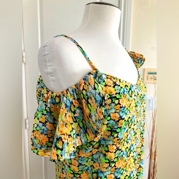 Davi & Dani Off Shoulders Dress - Picture 7 of 10